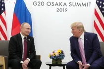 Tổng thống Nga Vladimir Putin gặp Tổng thống Mỹ Donald Trump bên lề hội nghị thượng đỉnh G20 ở Osaka, ngày 28/6/2019. Ảnh: RIA.