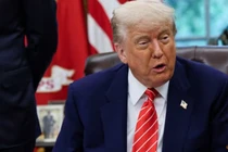 Tổng thống Mỹ Donald Trump đưa ra thông báo về thỏa thuận thương mại với Vương quốc Anh, tại Phòng Bầu dục ở Nhà Trắng ngày 8/5. Ảnh: Reuters.