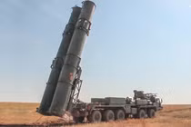 Bệ phóng tên lửa đất đối không thuộc hệ thống S-500. Ảnh: MW.