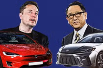 Giám đốc điều hành Tesla Elon Musk và Chủ tịch Toyota Akio Toyoda (Ảnh: Getty)