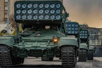 Bệ phóng tên lửa nhiệt áp TOS-1A. Ảnh: MW.