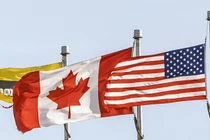 Quốc kỳ Canada và Mỹ tại Milton, Ontario, Canada vào ngày 7/3. Ảnh: Getty.