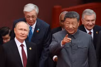 Tổng thống Nga Vladimir Putin, Tổng thống Kazakhstan Kassym-Jomart Tokayev, Chủ tịch Trung Quốc Tập Cận Bình và Tổng thống Uzbekistan Shavkat Mirziyoyev đến dự lễ duyệt binh tại Bắc Kinh, Trung Quốc ngày 3/9. Ảnh: Reuters.