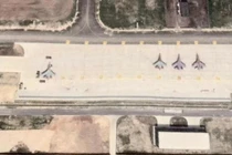 Chiến đấu cơ J-16D (thứ ba tính từ phải) tại căn cứ không quân Xiangtang, Giang Tây (Ảnh: Kanwa)