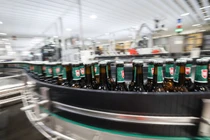 Thuế bia của Mỹ áp với EU có thể ảnh hưởng đến hàng trăm nghìn việc làm ở châu Âu. Ảnh: Getty.