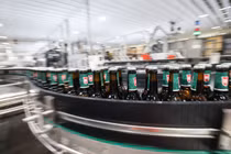 Thuế bia của Mỹ áp với EU có thể ảnh hưởng đến hàng trăm nghìn việc làm ở châu Âu. Ảnh: Getty.