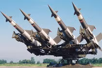 Bệ phóng tên lửa từ hệ thống phòng không S-125. Ảnh: MW.