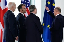 Thủ tướng Đức Olaf Scholz (phải), Tổng thống Mỹ Joe Biden (trái), Tổng thống Pháp Emmanuel Macron (thứ 2 từ trái) và Thủ tướng Anh Keir Starmer tại Berlin, Đức (Ảnh: Getty)