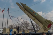 Iran tuyên bố rằng tên lửa đạn đạo dẫn đường Haj Qassem được thiết kế để tránh hệ thống phòng thủ Vòm Sắt của Israel. Ảnh: AFP.