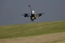 Một UAV góc nhìn thứ nhất của Ukraine trong một buổi huấn luyện bay tại địa điểm không được tiết lộ vào ngày 23/8/2024. Ảnh: AFP.