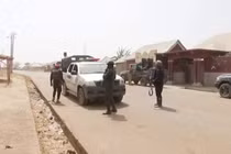 Lực lượng an ninh tuần tra trên đường phố giữa lúc bạo lực gia tăng ở Mangu, bang Plateau, Nigeria, ngày 24/1/2024. Ảnh: Reuters.