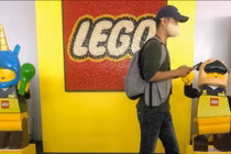 Leo cho rằng các doanh nghiệp ngoại khi tới Việt Nam không nên đặt vấn đề chi phí rẻ lên hàng đầu (Ảnh: Nikkei)