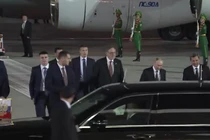 Tổng thống Nga Vladimir Putin đến Ashgabat, Turkmenistan, ngày 11/10 (Ảnh: RT)