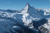 Ngọn núi Matterhorn trong bức ảnh chụp vào ngày 7/1/2022 gần Zermatt, Thụy Sĩ (Ảnh: Getty)