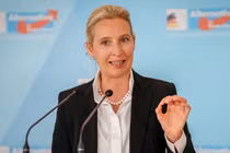 Nghị sĩ Alice Weidel tại cuộc họp báo, Berlin, ngày 25/6 (Ảnh: Getty)