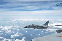 Ảnh chụp màn hình từ video cho thấy Bộ Tư lệnh Chiến khu miền Đông của quân đội Trung Quốc tiến hành cuộc tập trận quân sự chung quy mô lớn xung quanh đảo Đài Loan vào tháng 5/2024. Ảnh: Getty.