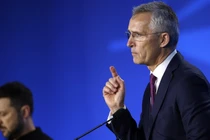 Bộ trưởng Tài chính Na Uy Jens Stoltenberg và Tổng thống Ukraine Vladimir Zelensky, Washington, DC, ngày 11/7/2024. Ảnh: Getty.