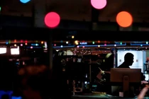 Các giao dịch viên tại Sàn chứng khoán New York (Ảnh: FT)