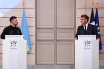 Tổng thống Ukraine Volodymyr Zelensky (trái) và Tổng thống Pháp Emmanuel Macron phát biểu trong buổi họp báo sau Hội nghị thượng đỉnh Liên minh sẵn sàng, tại Điện Elysee, Paris, Pháp vào ngày 4/9. Ảnh: Reuters.