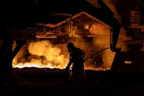 Lò cao tại nhà máy thép Ukraine (Ảnh: Getty)