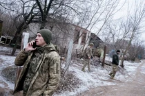 Trung sĩ quân đội Ukraine Ihor Vizirenko và đơn vị của ông đã chiến đấu với UAV, xe bọc thép, xe tăng và bây giờ là cả ngựa. Ảnh: WSJ.