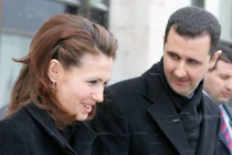 Tổng thống Syria Bashar al-Assad và vợ Asma Assad trong chuyến thăm Viện Quan hệ Đối ngoại Nhà nước Moscow vào ngày 25/1/2005. Ảnh: Getty.