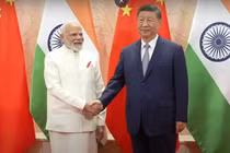 Thủ tướng Ấn Độ Narendra Modi có cuộc gặp song phương với Chủ tịch Trung Quốc Tập Cận Bình tại Thiên Tân, Trung Quốc vào ngày 31/8. Ảnh: RT.