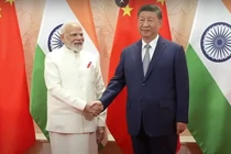 Thủ tướng Ấn Độ Narendra Modi có cuộc gặp song phương với Chủ tịch Trung Quốc Tập Cận Bình tại Thiên Tân, Trung Quốc vào ngày 31/8. Ảnh: RT.