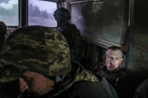 Binh sĩ Ukraine trở về nghỉ ngơi sau vị trí chiến đấu ở vùng Donetsk, Nga, ngày 29/7 (Ảnh: Getty)