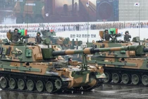 Pháo tự hành K-9 Thunder 155 mm của Hàn Quốc trong một cuộc duyệt binh (Ảnh: Getty)