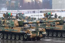 Pháo tự hành K-9 Thunder 155 mm của Hàn Quốc trong một cuộc duyệt binh (Ảnh: Getty)