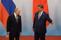 Chủ tịch Trung Quốc Tập Cận Bình và Tổng thống Nga Vladimir Putin tại Hội nghị thượng đỉnh SCO ở Thiên Tân ngày 1/9. Ảnh: AFP.