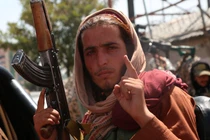 Chiến binh Taliban tuần tra trên đường phố thủ đô Kabul, Afghanistan (Ảnh: The Nation)