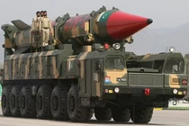 Một tên lửa Shaheen-III do Pakistan sản xuất có khả năng mang đầu đạn hạt nhân được trưng bày trong một cuộc diễu hành quân sự ở Islamabad vào ngày 23/3/2022. Ảnh: Getty.