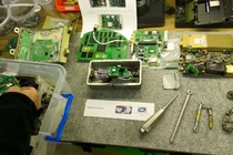 Các nhà điều tra Ukraine tìm thấy bằng chứng cho thấy các bộ phận quan trọng được sử dụng trong tên lửa Triều Tiên được sản xuất bởi ít nhất 9 nhà sản xuất phương Tây. Ảnh: CNN.