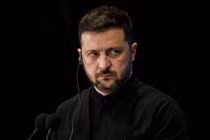 Đề xuất khôi phục các cuộc đàm phán hòa bình của Tổng thống Ukraine Volodymyr Zelensky được đưa ra sau khi Tổng thống Mỹ Donald Trump đồng ý tạo điều kiện thuận lợi cho việc chuyển giao vũ khí phòng không cho Ukraine và đe dọa áp đặt lệnh trừng phạt đối với các đối tác thương mại của Nga. Ảnh: Getty.