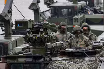 Thông tin của tờ Wall Street Journal cho rằng các tướng lĩnh Mỹ tham gia xây dựng kế hoạch đảm bảo an ninh cho Ukraine giai đoạn hậu chiến. Ảnh: RT.