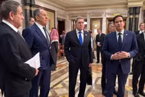 Các nhà đàm phán thuộc phái đoàn của Nga và Mỹ tại Riyadh, Arab Saudi hôm 18/2. Ảnh:AFP.