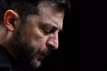 Tổng thống Ukraine Volodymyr Zelensky đối mặt với quyết định khó khăn nhất từ trước đến nay. Ảnh: AFP.