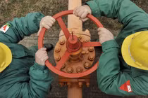 Nhiều nước châu Âu vẫn phụ thuộc vào năng lượng do Nga cung cấp (Ảnh: AP)