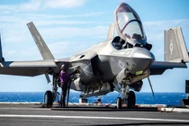 Máy bay chiến đấu thế hệ thứ năm F-35C của Hải quân Mỹ. Ảnh: MW.