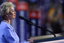 Bà Linda McMahon phát biểu tại Hội nghị Quốc gia của đảng Cộng hòa ở Milwaukee vào ngày 18/7. Ảnh: Reuters.