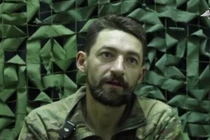 Binh sĩ Ukraine trả lời phỏng vấn của Bộ Quốc phòng Nga (Ảnh: RT)