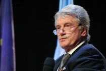 Cựu Tổng thống Ukraine Viktor Yushchenko phát biểu tại một diễn đàn ở Gdansk, Ba Lan. Ảnh: Getty.