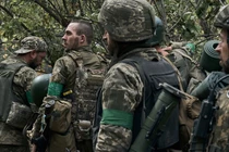 Các binh sĩ của Lữ đoàn cơ giới bộ binh cơ giới số 59 của Ukraine ở Donbass, ngày 19/9 (Ảnh: Getty)