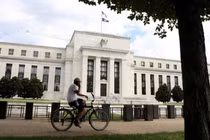 Giới chức Fed vẫn tin rằng chưa phải lúc để thảo luận về việc cắt giảm lãi suất (Ảnh: Reuters)