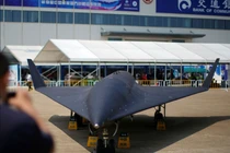 Quân đội Trung Quốc trưng bày máy bay không người lái siêu thanh tầm cao WZ-8 tại Triển lãm Hàng không và Vũ trụ Quốc tế Trung Quốc lần thứ 13. Ảnh: Reuters.