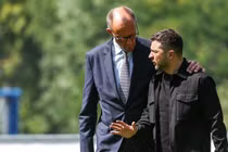 Thủ tướng Đức Friedrich Merz và Tổng thống Ukraine Volodymyr Zelensky, Berlin, Đức, ngày 13/8. Ảnh: Getty.