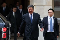 Phó Thủ tướng Trung Quốc Hà Lập Phong rời Lancaster House vào ngày thứ hai ​​diễn ra các cuộc đàm phán thương mại giữa Mỹ và Trung Quốc tại London, Anh ngày 10/6. Ảnh: Reuters.