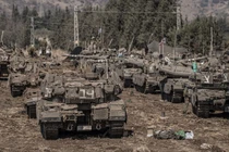 Xe tăng chiến đấu của Israel tập trung tại biên giới Israel-Lebanon ngày 28/9 (Ảnh: Getty)